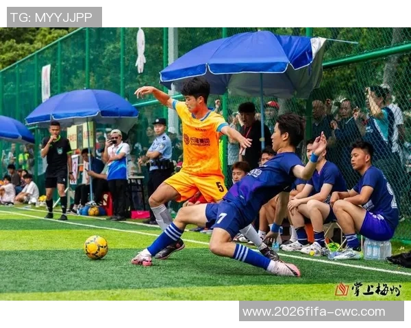 梅州足球赛激情四溢球迷齐聚为家乡球队呐喊助威 梅州足球赛激情四溢球迷齐聚为家乡球队呐喊助威