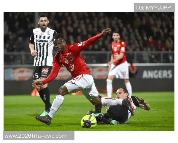 足球AML技术助力智能分析提升比赛战术与球员表现的全新视角